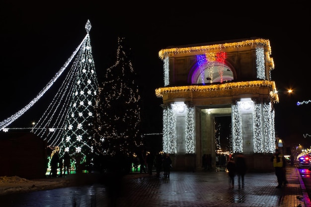 How Can Outdoor Festive Lighting Transform Shopping Malls During the Holiday Season?